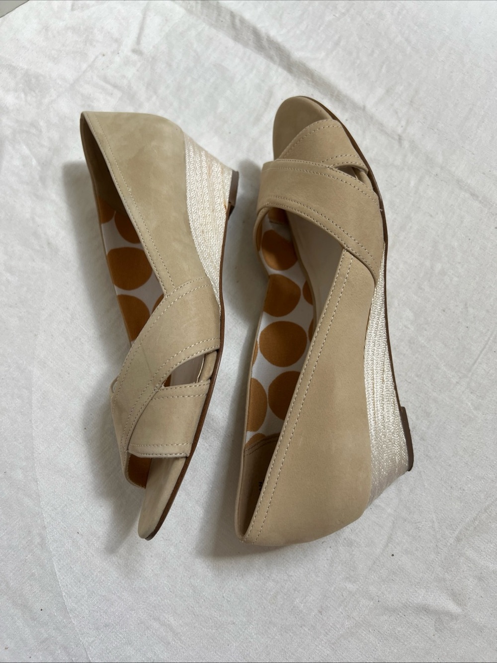 Anne Klein Women's AKDUGAN Wedge Heel Cream Natural Nubuck 7 1/2M Leather Upper - Picture 5 of 16